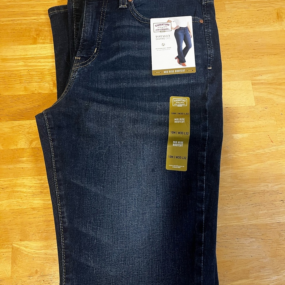 Signature by Levi Strauss women’s  Blue Jeans